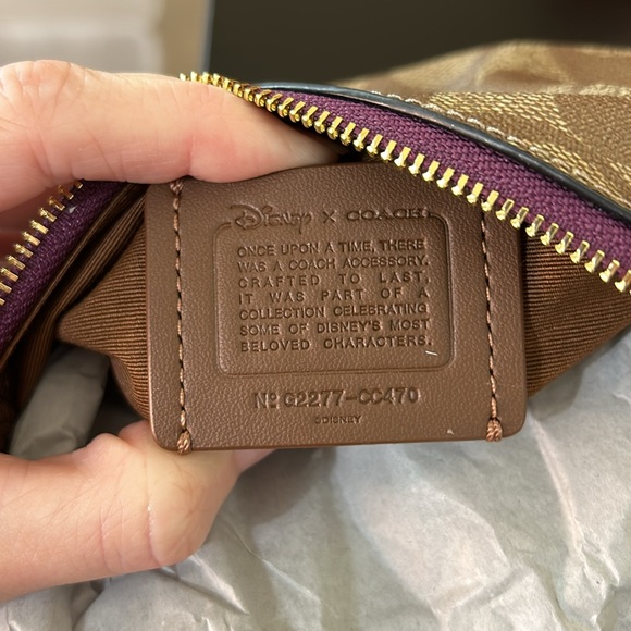 Disney X Coach NWT Corner Zip Wristlet In Signature Canvas With Patches - Picture 8 of 8